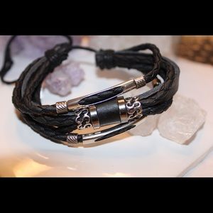 Beautiful bracelet 🖤